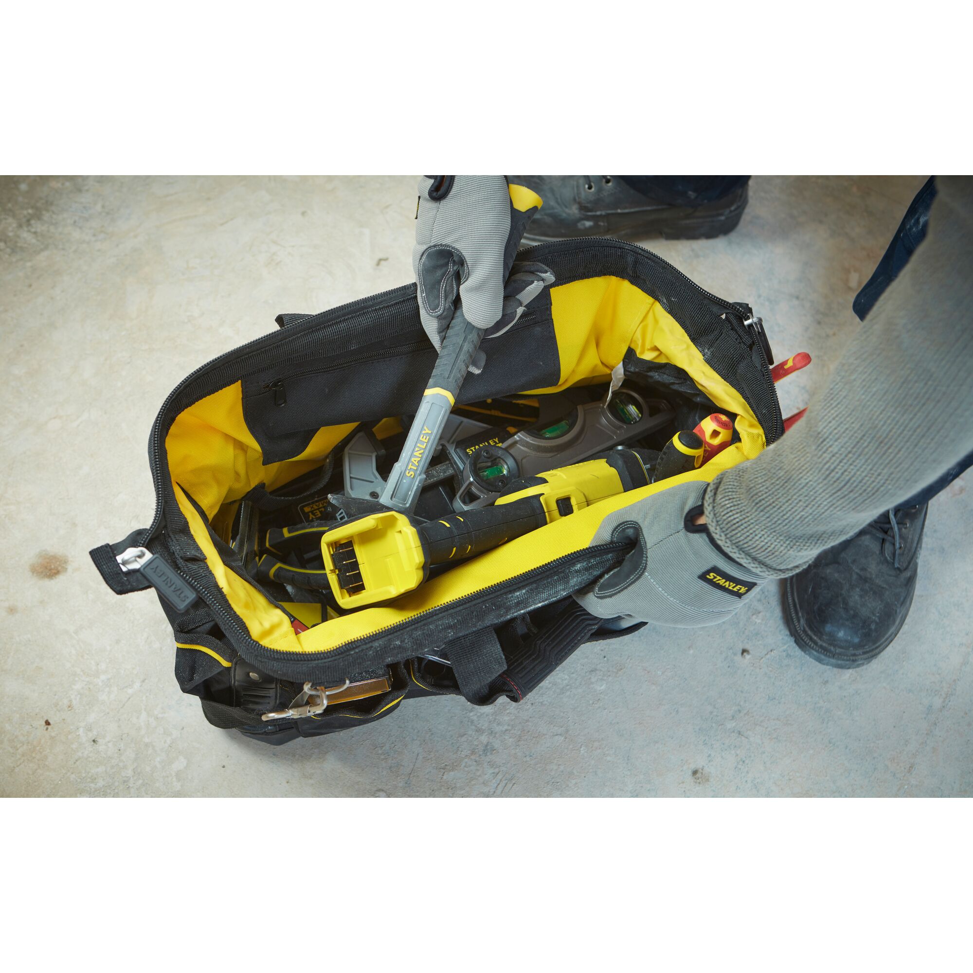18 in. Tool Bag | STANLEY