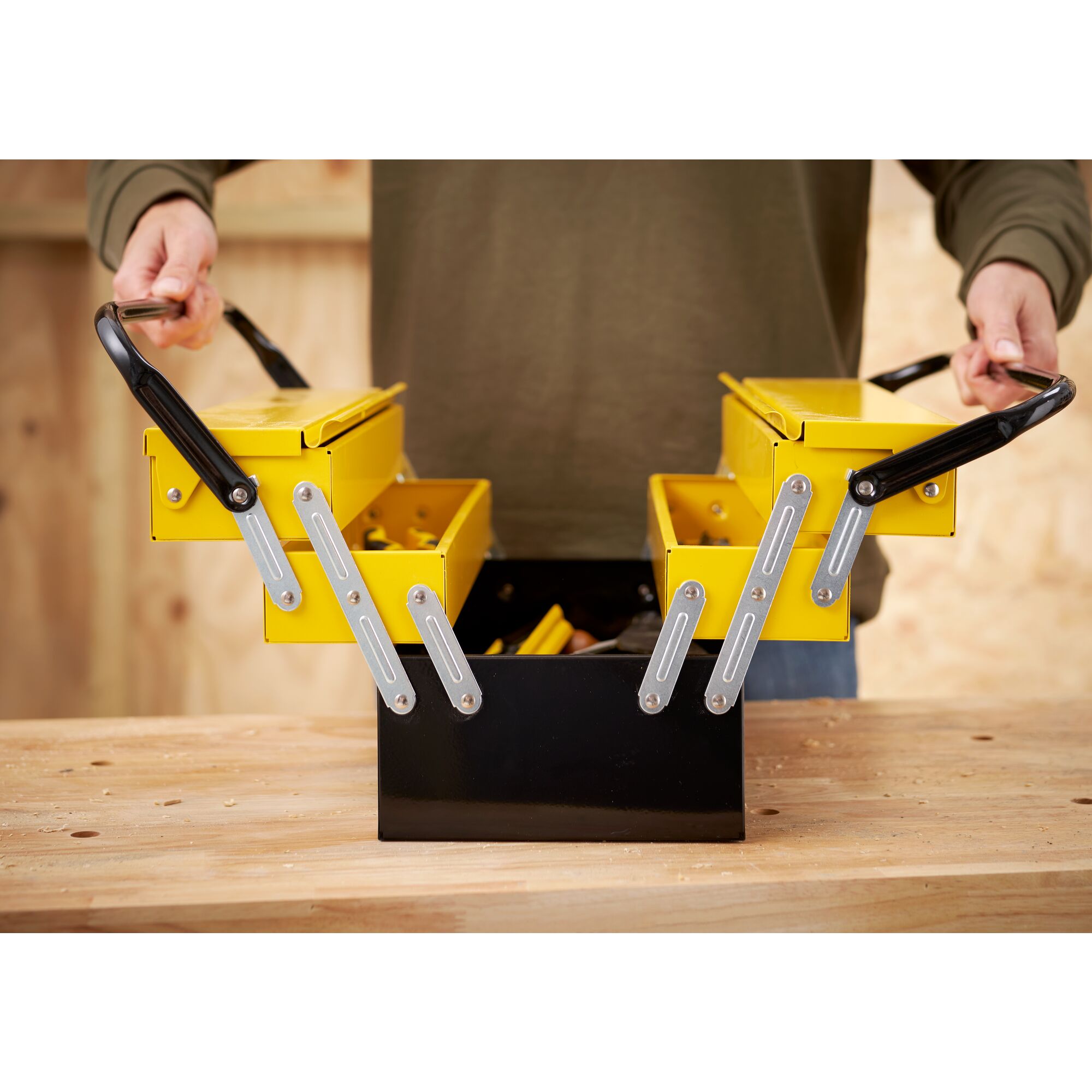 Cantilever clearance tool box