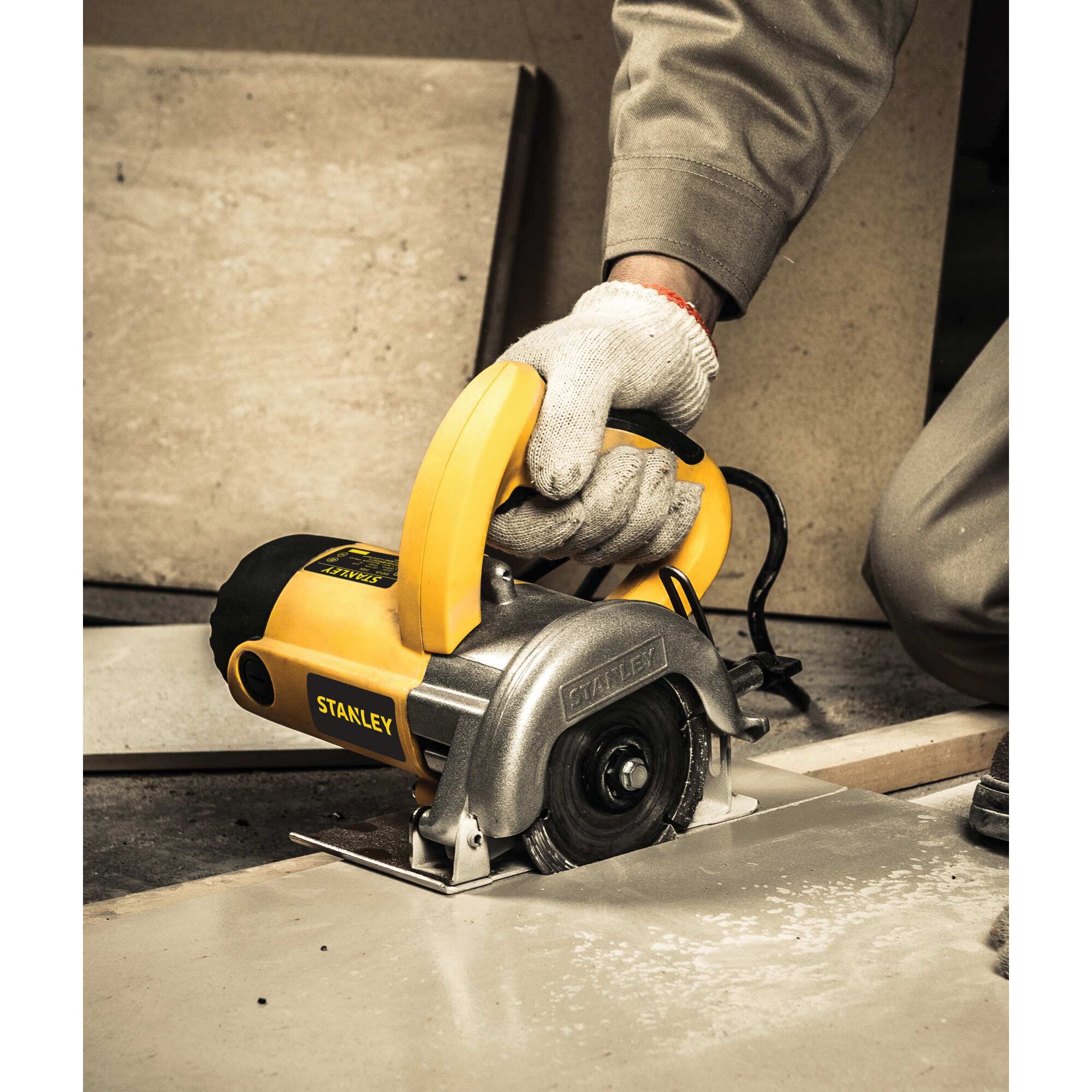 STANLEY 1320W Tile Cutter 125 mm STANLEY